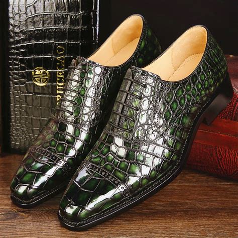 green alligator shoes.